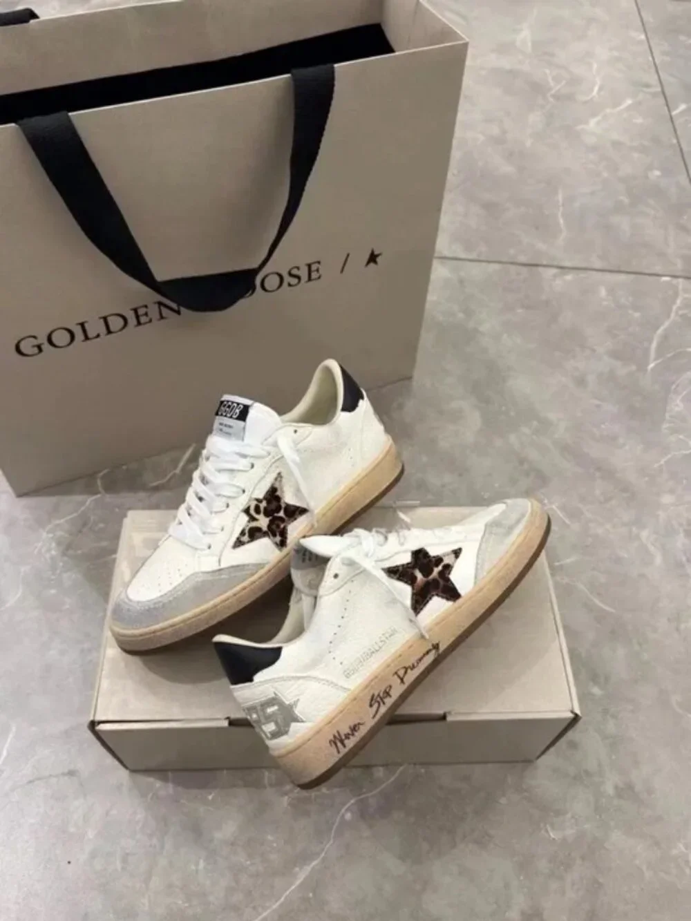 Golden Goose Women's Sneakers - Picture 4 of 7
